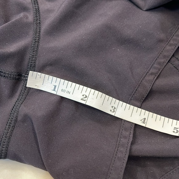 Lululemon Run: Track Attack Short size 2 - Picture 8 of 8